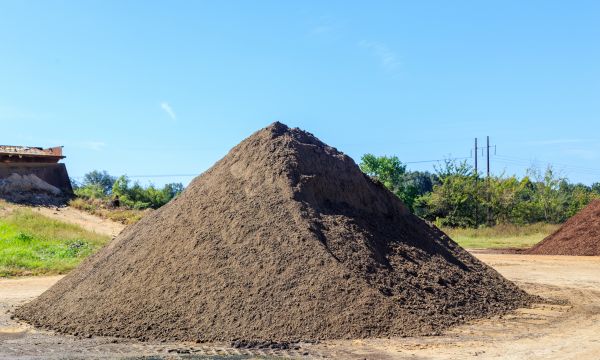Black Dirt Delivery in Simi Valley