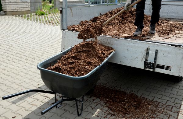 Bulk Mulch Delivery in Simi Valley