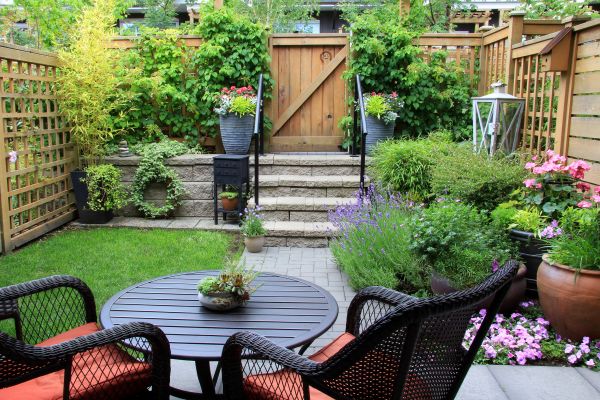 Small Yard Landscaping in Simi Valley