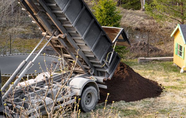 Yard Soil Delivery in Simi Valley