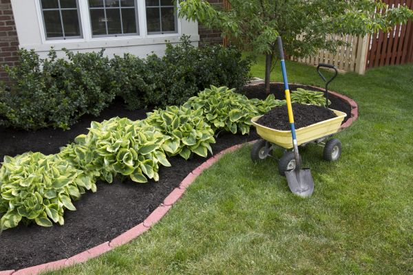 Landscape Mulching in Simi Valley
